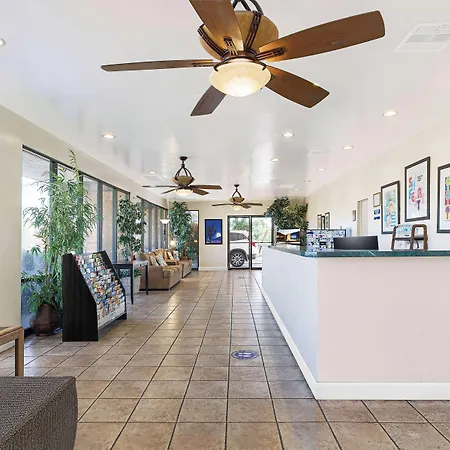 Travelodge By Wyndham Palm Springs-3