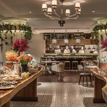 Four Seasons Hotel Singapore-2