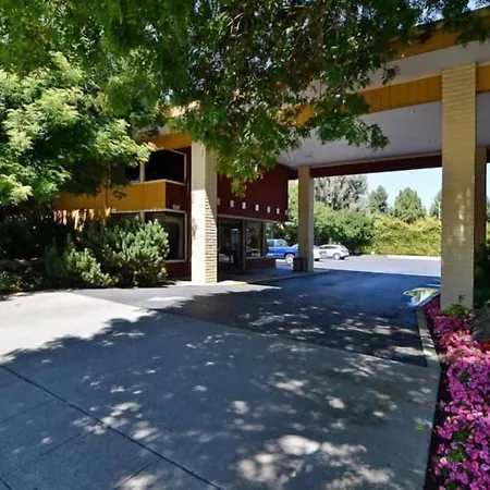 Days Inn & Suites By Wyndham Mountain View-3