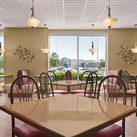 Days Inn By Wyndham London-3