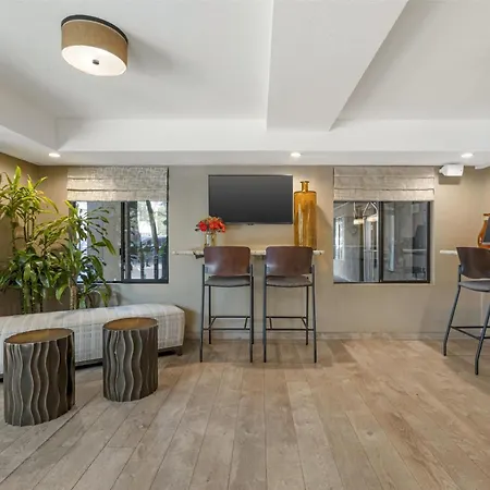 Best Western Plus Anaheim Inn-3