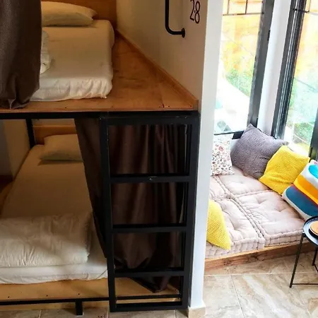 Hostel Numero Trece - Private Capsule Deds - Albergue Juvenil - Free Towels, Coffee & Tea, Remote Check-In (Adults Only)-3