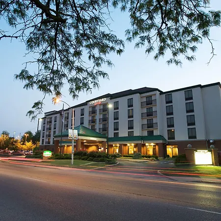 Courtyard By Marriott Bloomington-3