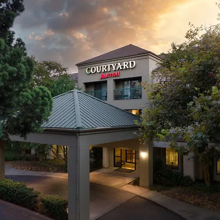 Courtyard By Marriott Stockton-2