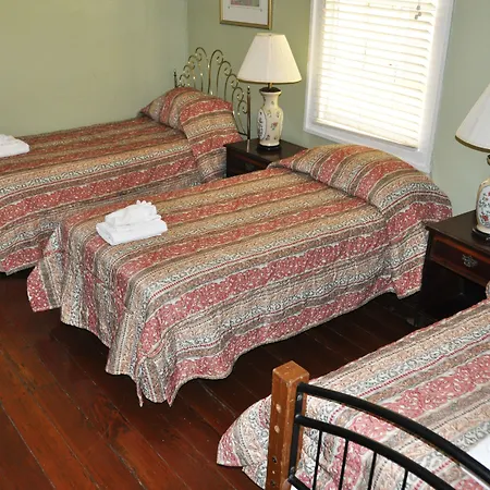 Historic Mardi Gras Inn-3