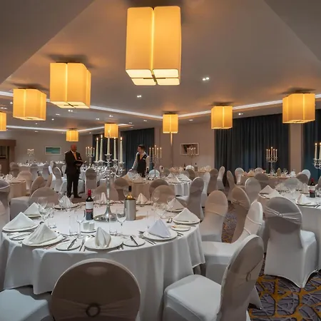 Maldron Hotel Belfast International Airport-3
