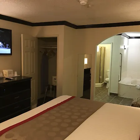 Ramada By Wyndham Ontario Airport & Convention Center-2