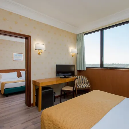 Hotel The Brand-2