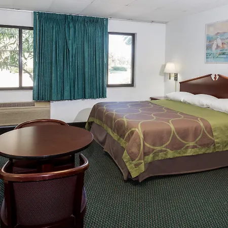 Super 8 By Wyndham Pompano Beach-2