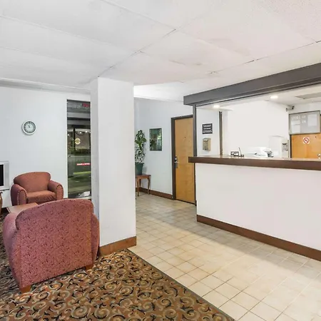 Super 8 By Wyndham Pompano Beach-3