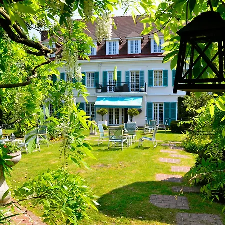 Chateau De Montreuil-2