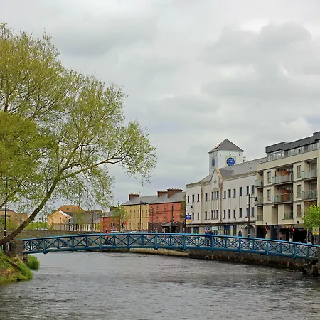 Riverside Hotel-2