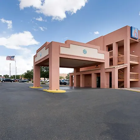 Motel 6-Page, Az-3