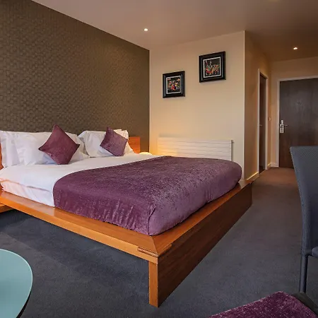D Hotel-2