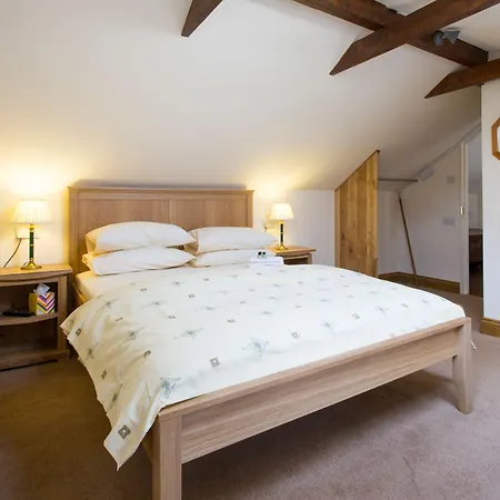 Oakwood Bed And Breakfast Heathrow-3