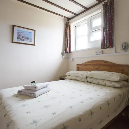 Oakwood Bed And Breakfast Heathrow-2