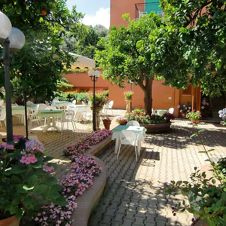 Hotel Girasole-3