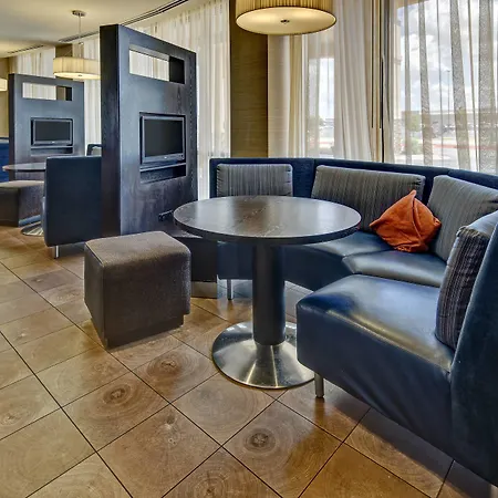 Courtyard By Marriott Midland-3