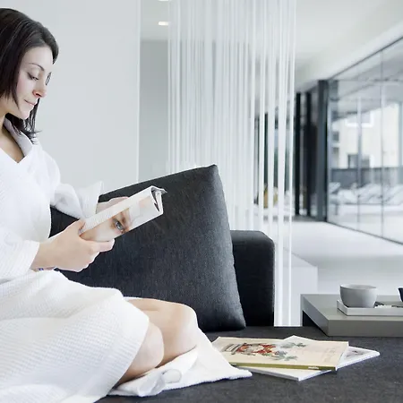Carbon Hotel-2