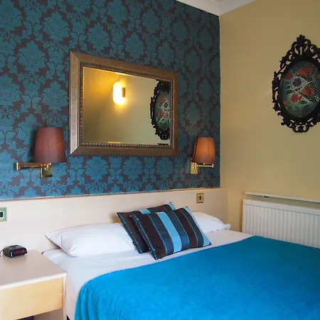 Thistle Hotel-2