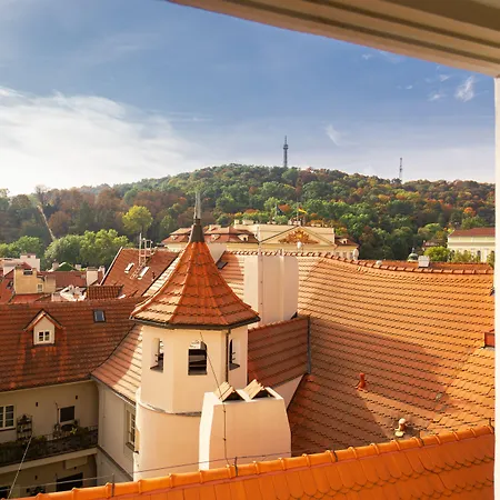Hotel Golden Key Prague Castle-3