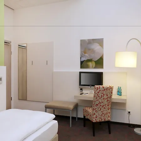 H+ Hotel Muenchen-3