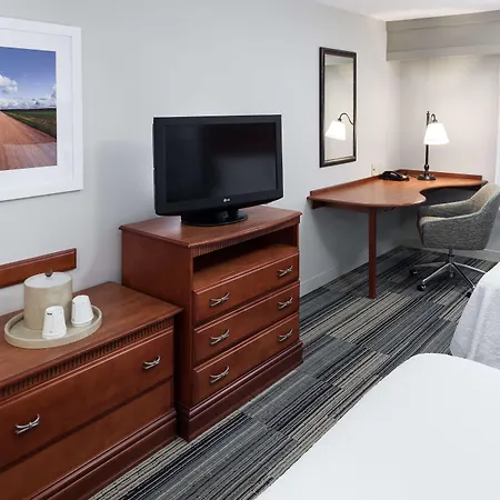 Hampton Inn & Suites Cedar Rapids-2
