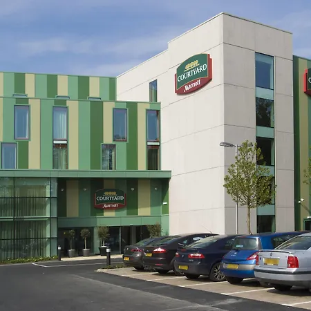 Courtyard By Marriott London Gatwick Airport-2
