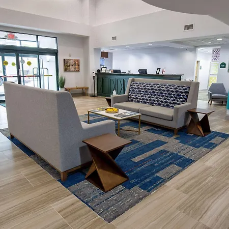 Wingate By Wyndham Lafayette Airport-3