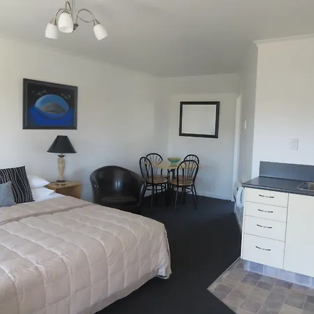 Colonial Motel-2