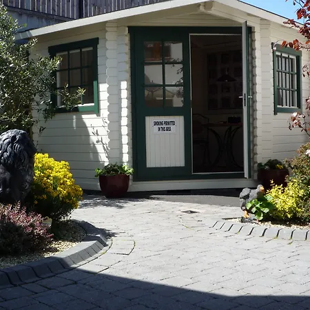 Avlon House Bed And Breakfast-2