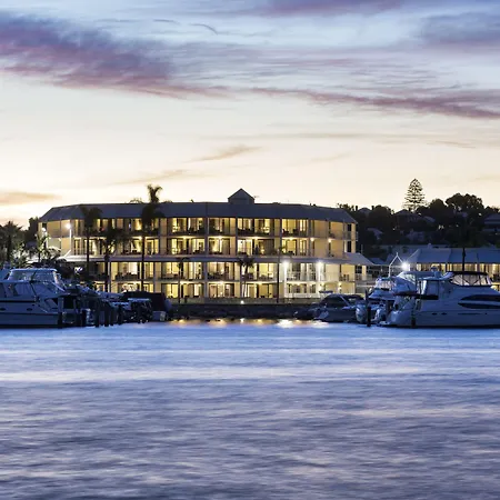Pier 21 Riverside Apartment Hotel-2