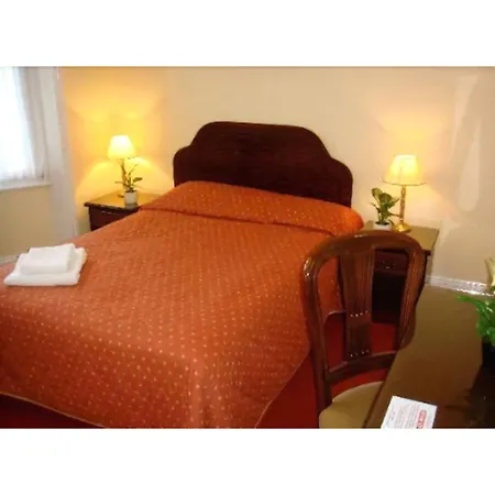 Wimblehurst Hotel-3