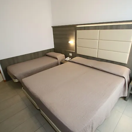 Hotel Boom-2
