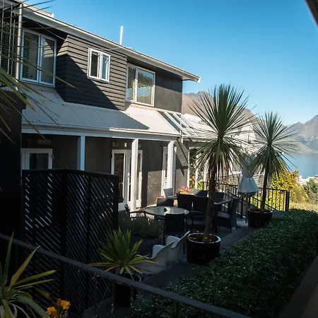 Queenstown House Bed & Breakfast And Apartments-2