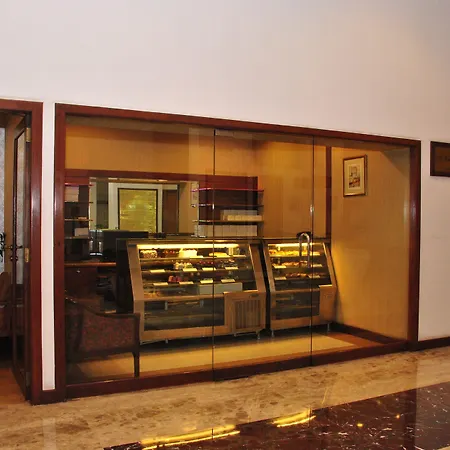 Hotel Aurora Towers-2