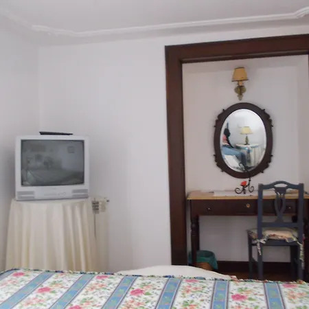 Casa De S. Thiago Do Castelo-3
