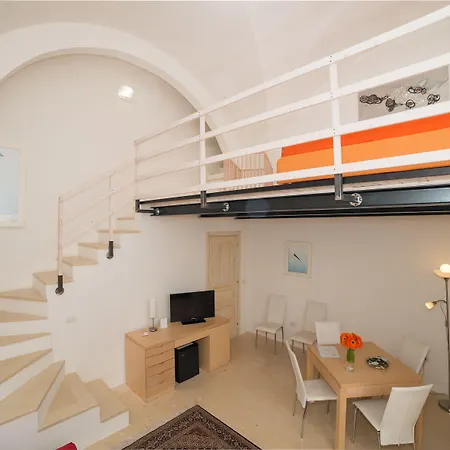 Relais Carlo V - Palazzo Storico-2