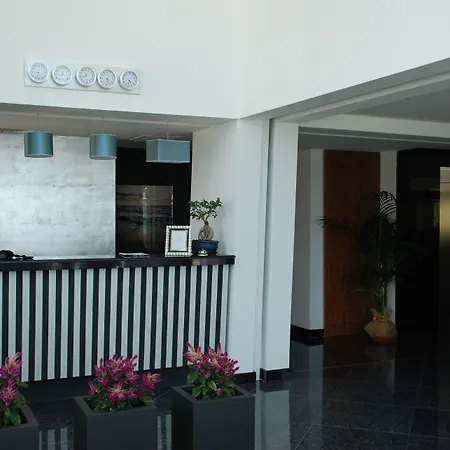 Water'S Edge Hotel-3