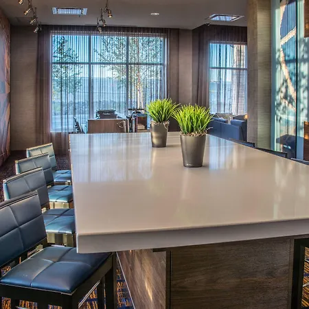 Courtyard By Marriott Winnipeg Airport-2
