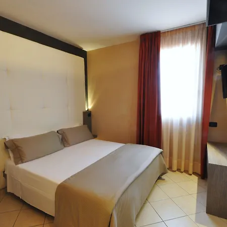 Planet Hotel-2