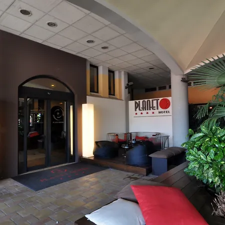 Planet Hotel-3