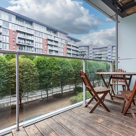 Battersea Power Station Apartment-2