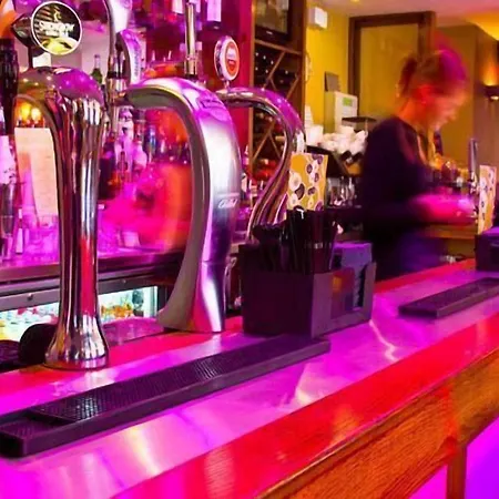 The Lounge Hotel & Bar-2