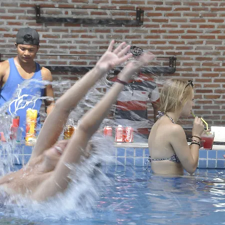 Pool Party Hostel-2