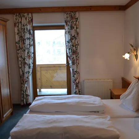 Hotel Aurach-2