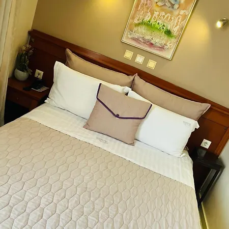 Triton Hotel Piraeus-2