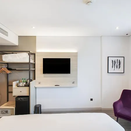 Premier Inn Dubai International Airport - An Emirates Group Company-2