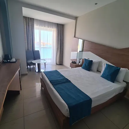 Water'S Edge Hotel-2