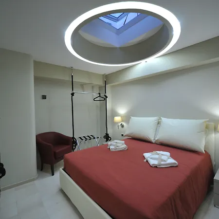 Gatto Bianco House-2